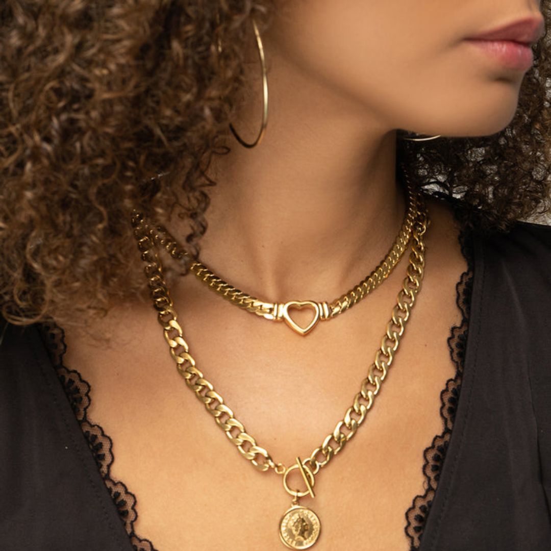 Colar Gargantilha Coração Minimalista Banhado em Ouro 18K