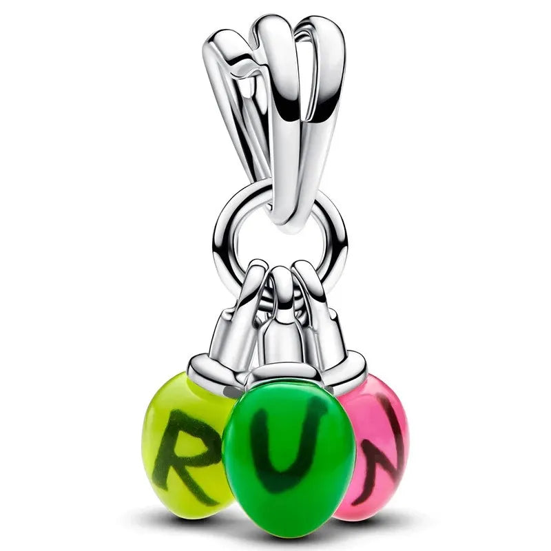 Berloque Stranger Things Run Banhado em Prata